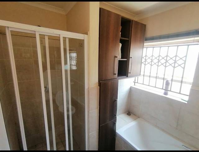 2 BEDROOM TOWNHOUSE FOR SALE IN OLIEVENHOUTBOSCH